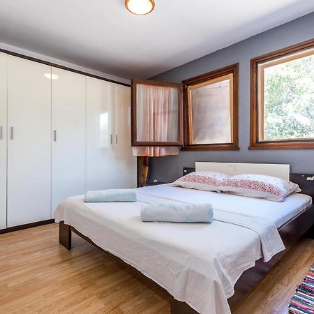 Nice Home In Jezera With Wifi エクステリア 写真